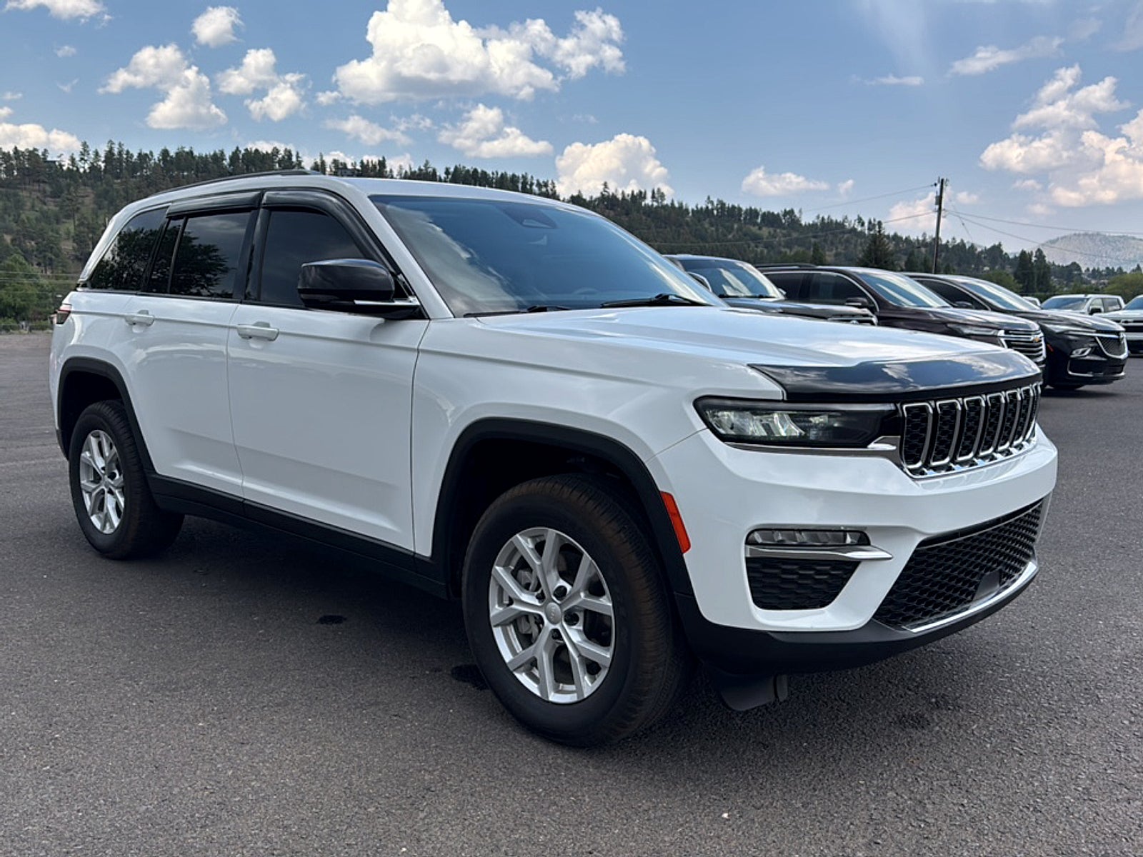 2023 Jeep Grand Cherokee Base
