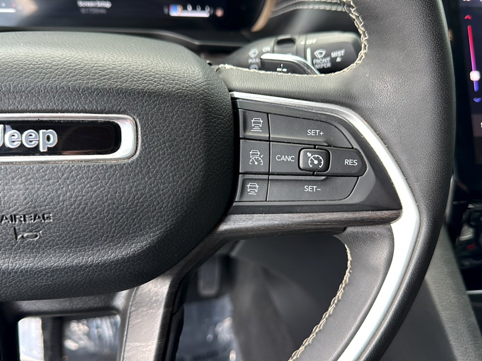2023 Jeep Grand Cherokee Base
