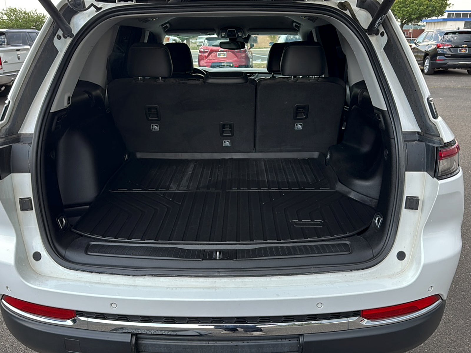 2023 Jeep Grand Cherokee Base