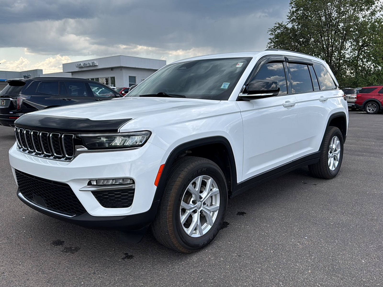 2023 Jeep Grand Cherokee Base