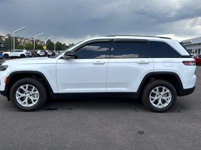 2023 Jeep Grand Cherokee Base