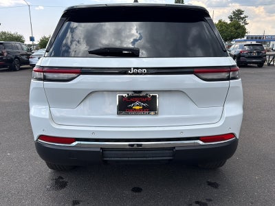 2023 Jeep Grand Cherokee Base