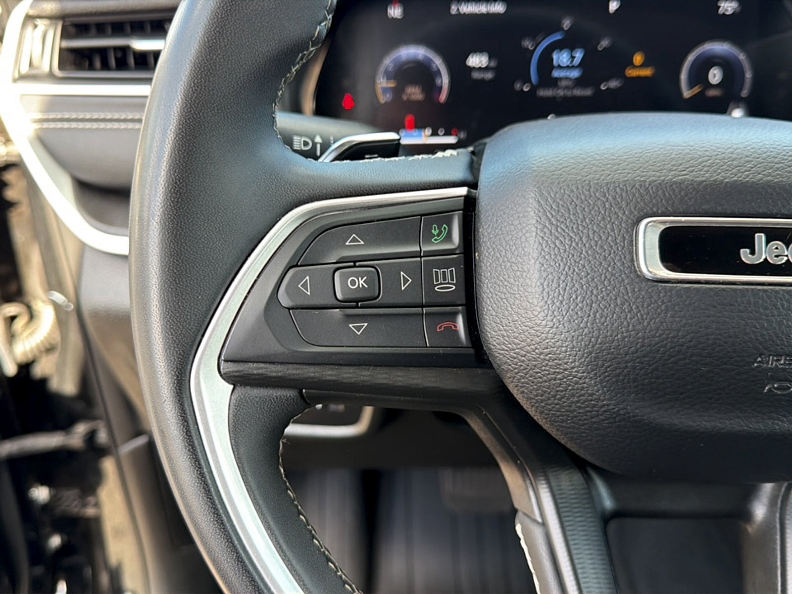 2023 Jeep Grand Cherokee L Base