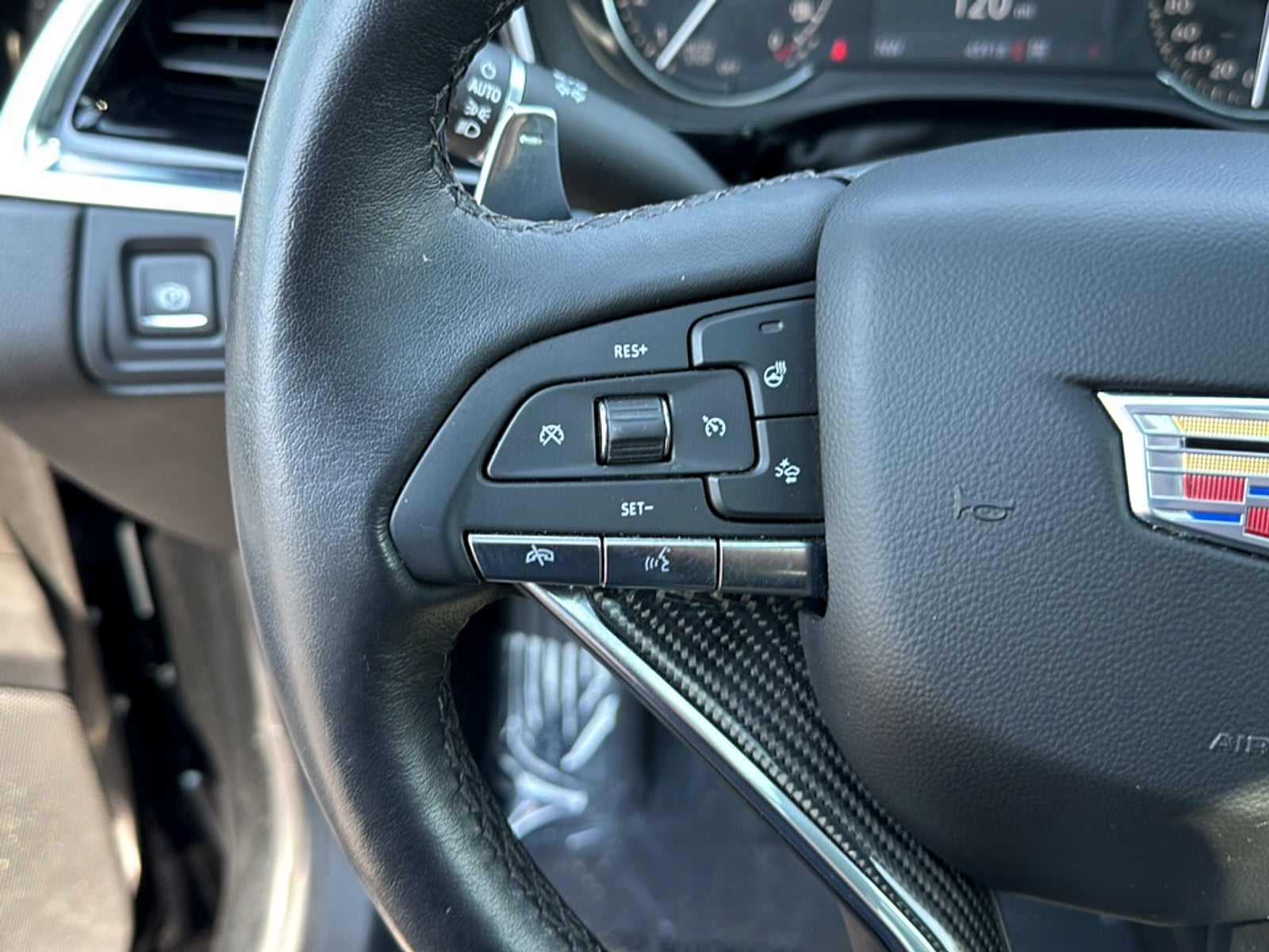 2023 Cadillac XT6 Base