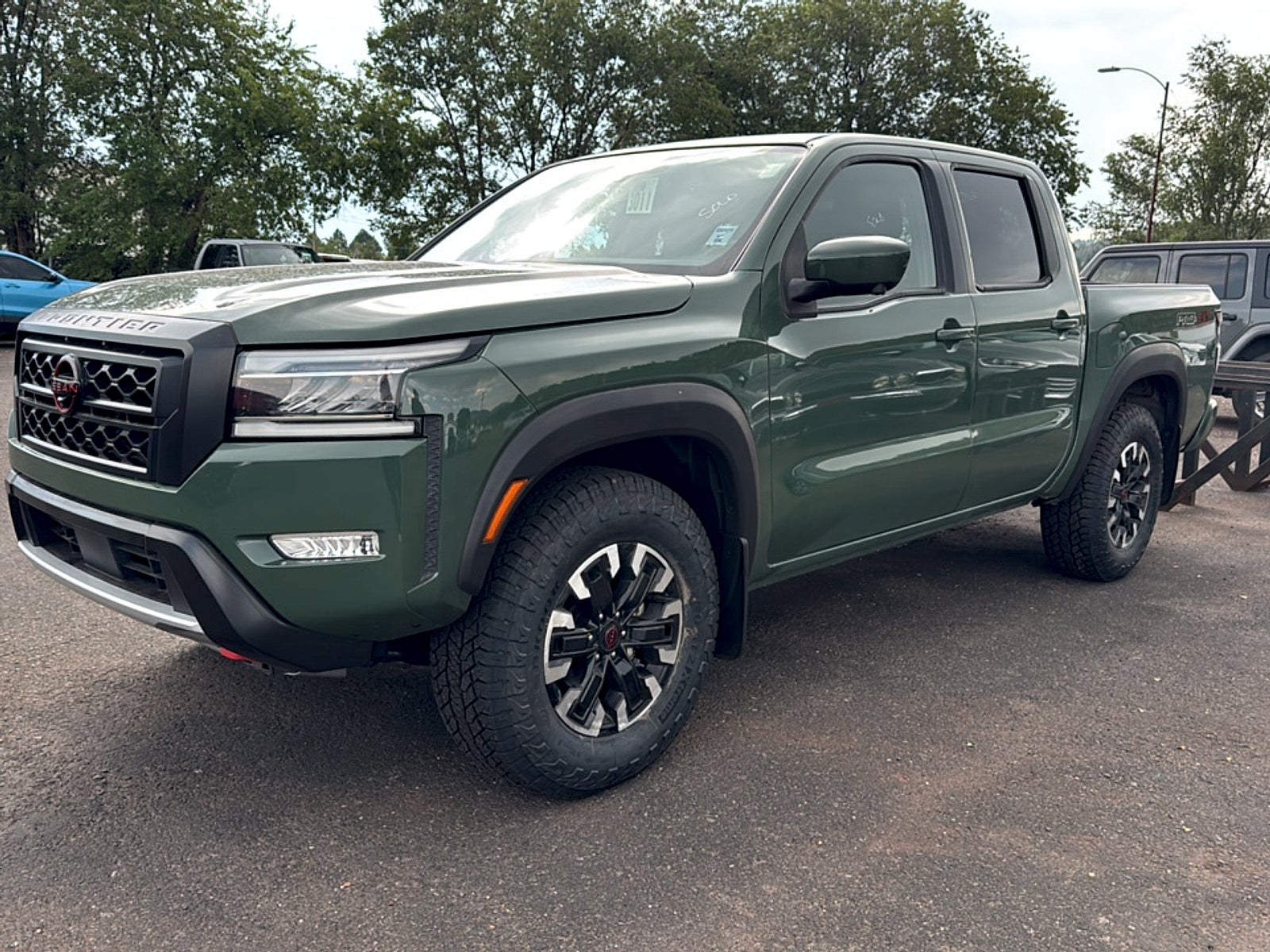 2024 Nissan Frontier Base