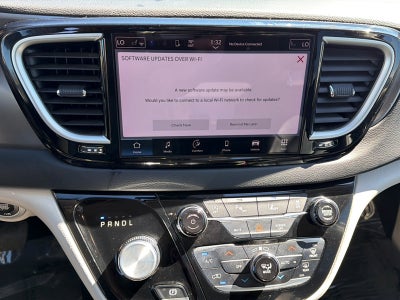 2023 Chrysler Pacifica Base