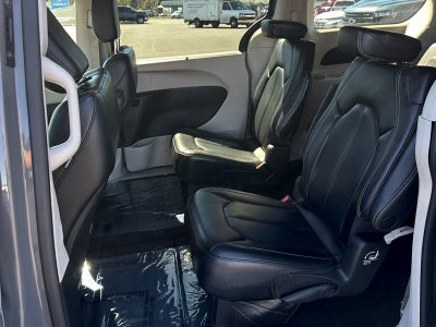 2023 Chrysler Pacifica Base