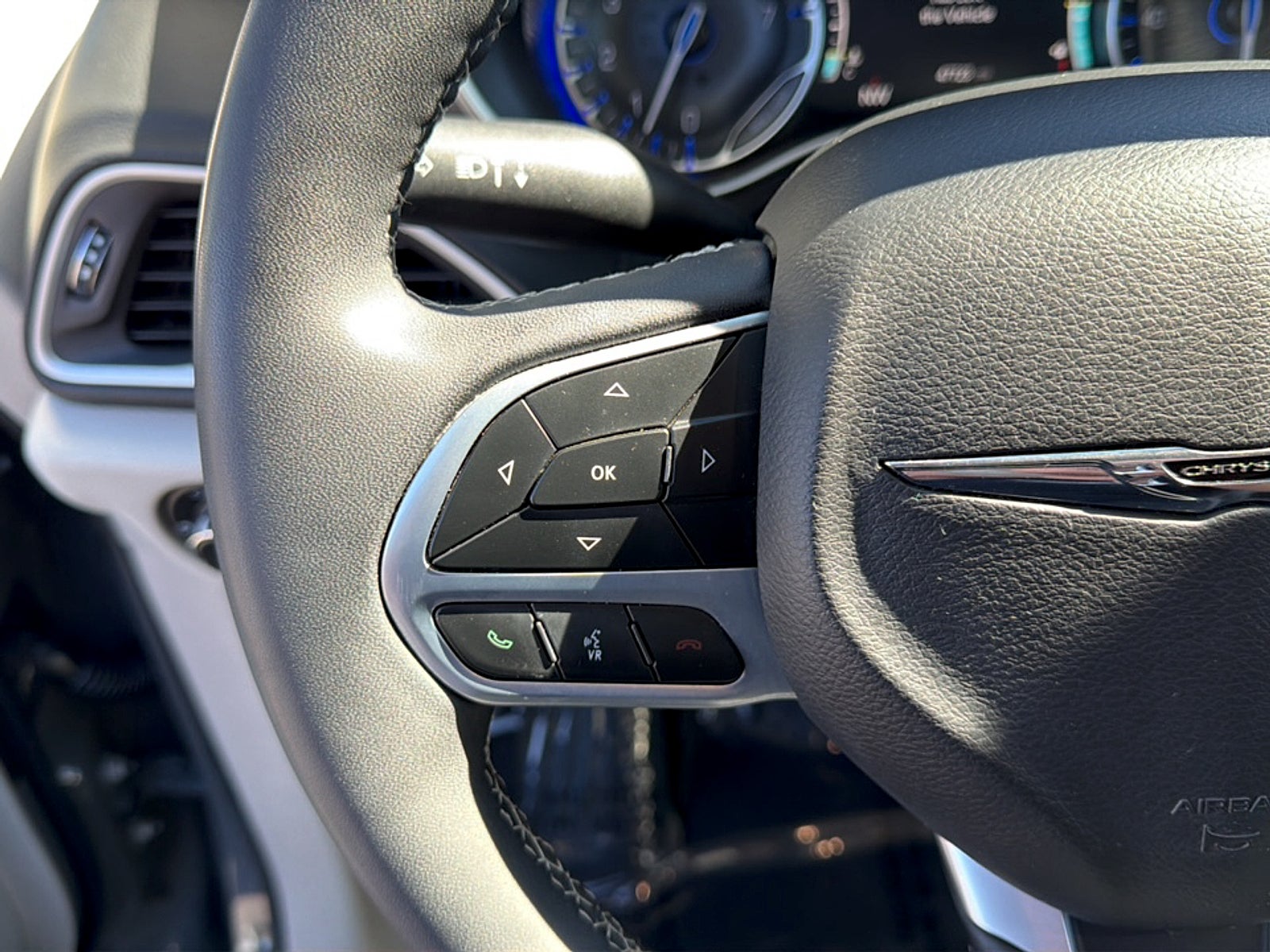 2023 Chrysler Pacifica Base