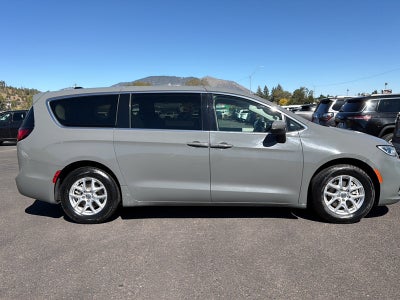 2023 Chrysler Pacifica Base