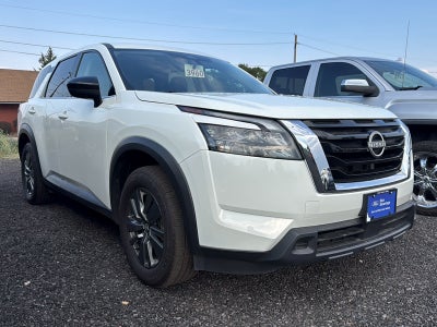 2024 Nissan Pathfinder Base