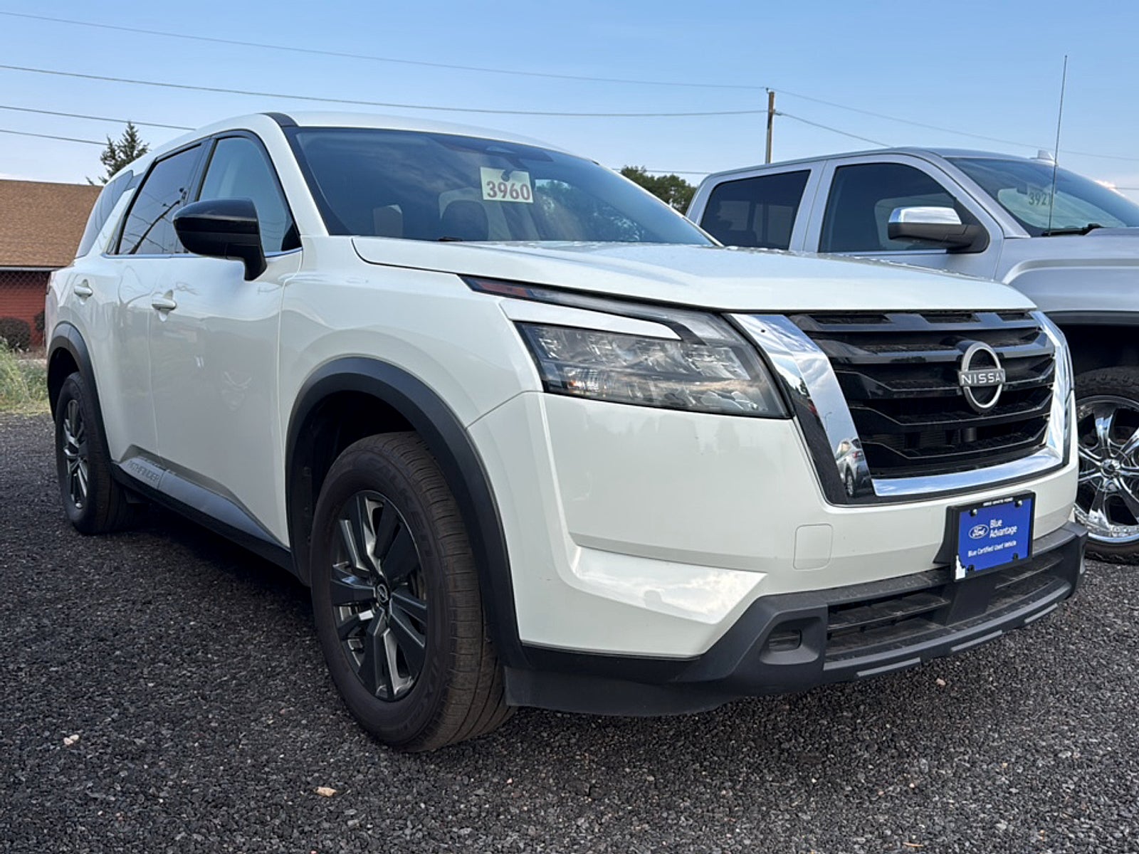 2024 Nissan Pathfinder Base