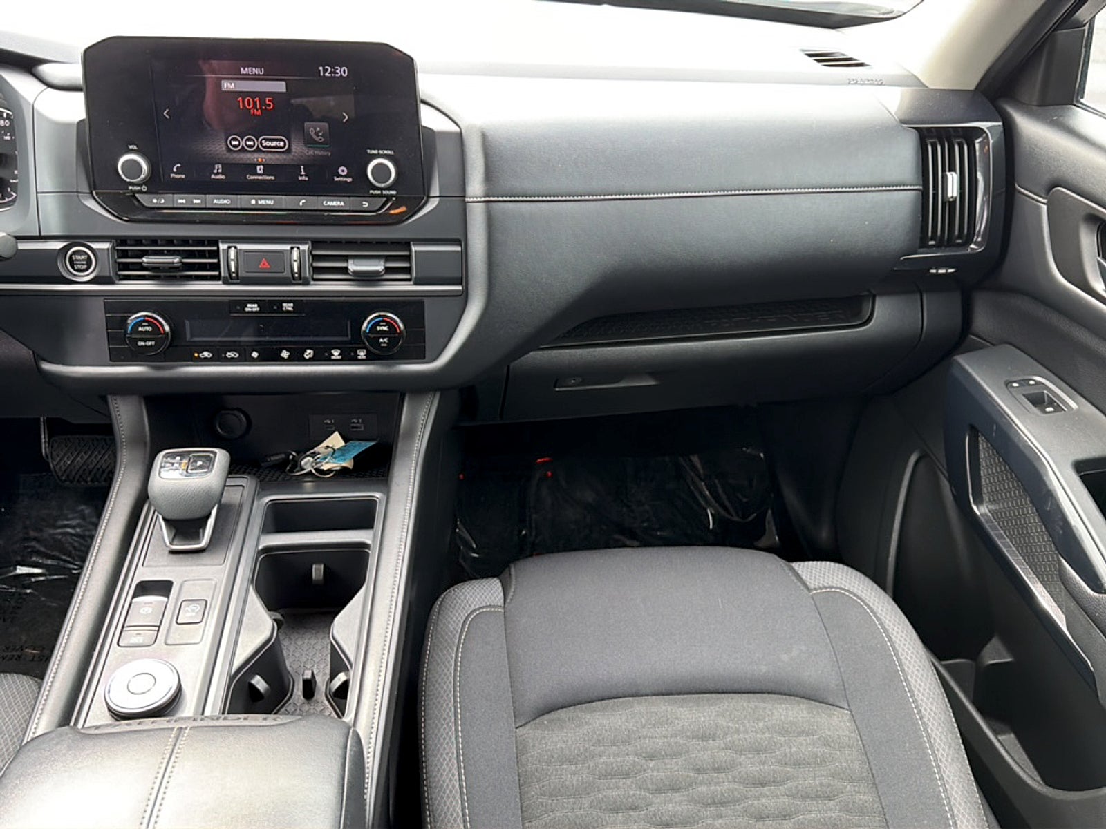 2024 Nissan Pathfinder Base