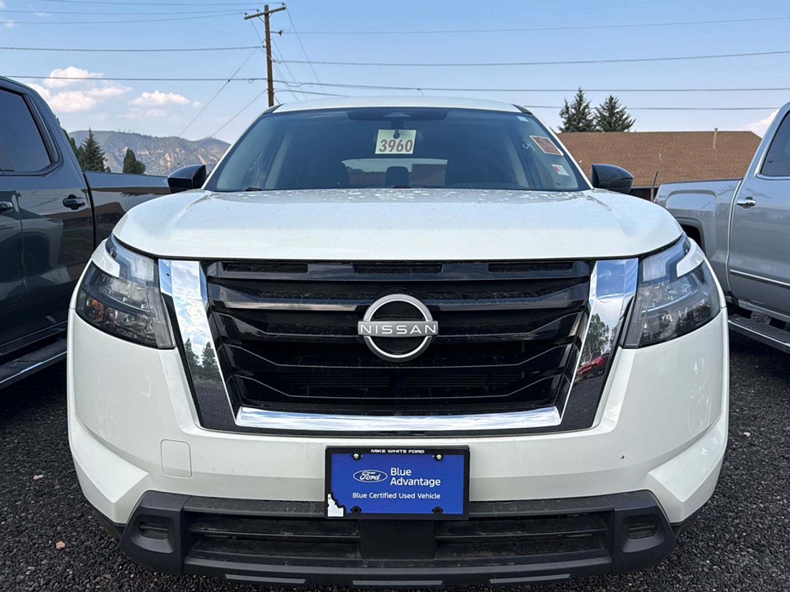2024 Nissan Pathfinder Base