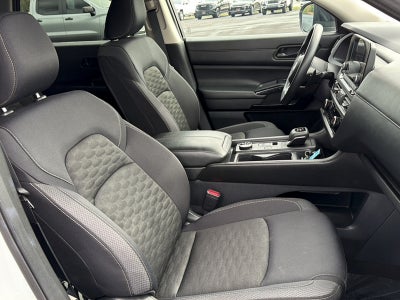 2024 Nissan Pathfinder Base