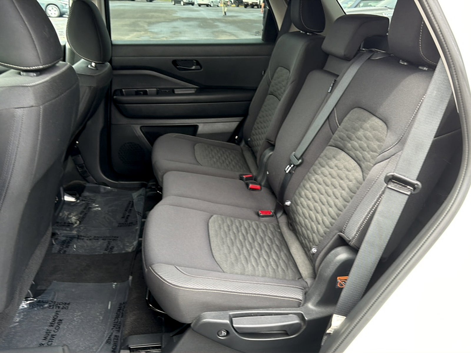 2024 Nissan Pathfinder Base