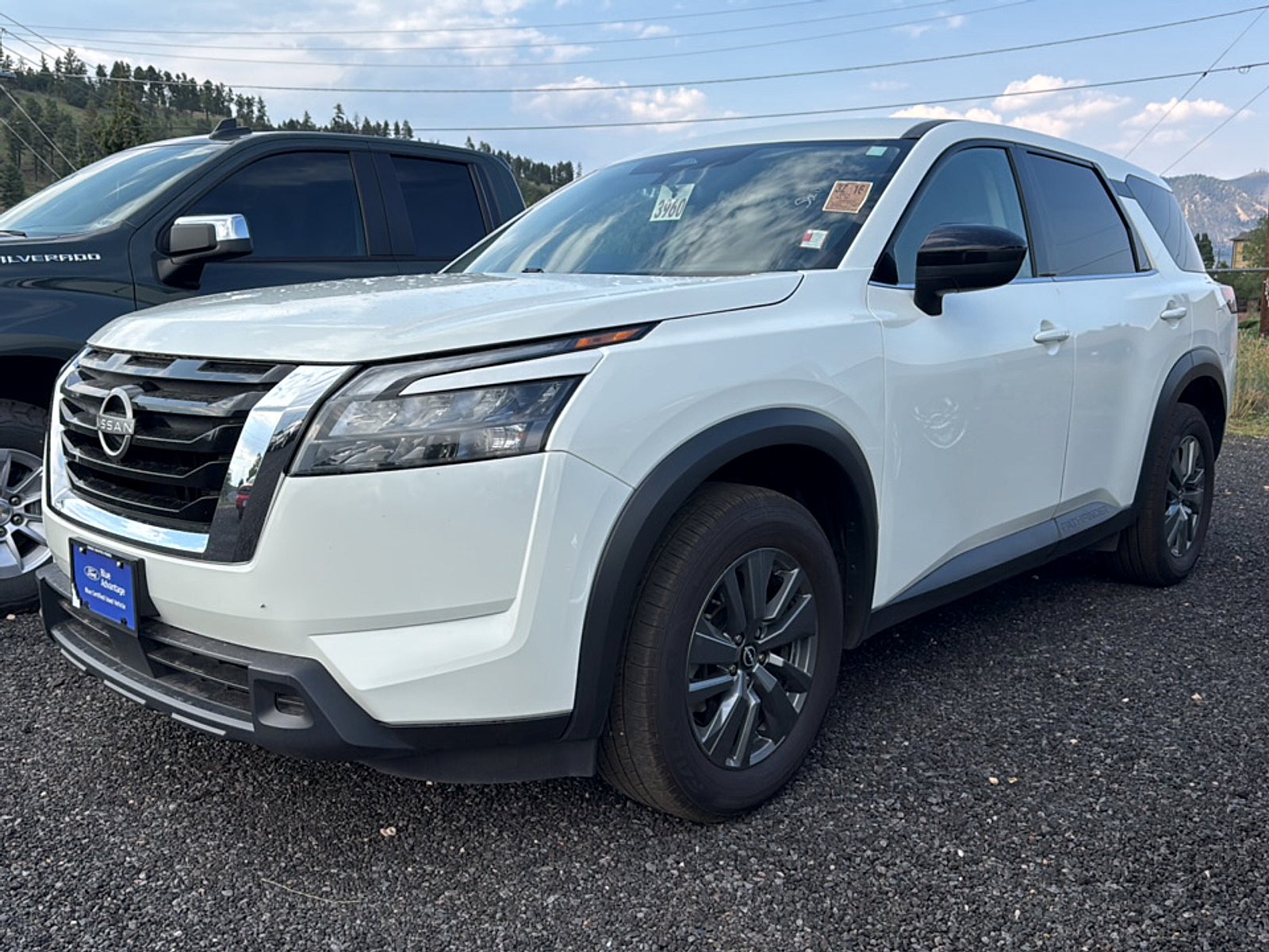 2024 Nissan Pathfinder Base