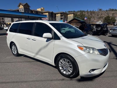 2017 Toyota Sienna XLE Premium 8 Passenger