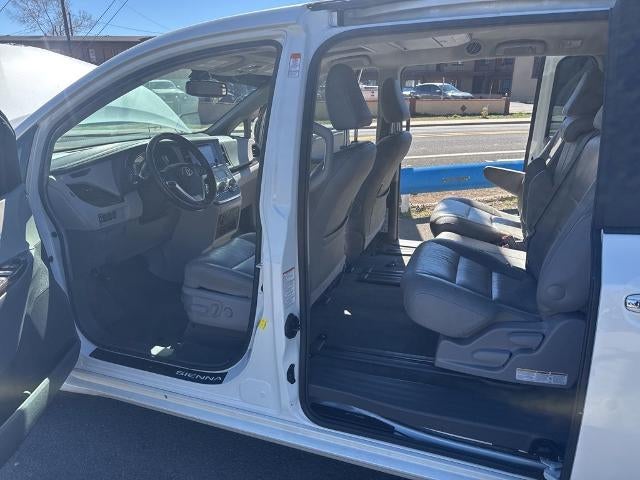 2017 Toyota Sienna XLE Premium 8 Passenger