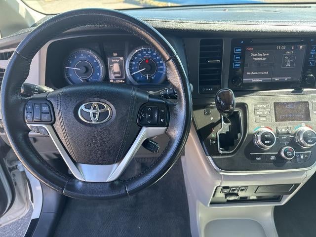 2017 Toyota Sienna XLE Premium 8 Passenger