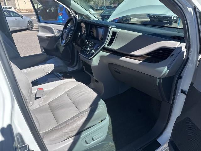 2017 Toyota Sienna XLE Premium 8 Passenger