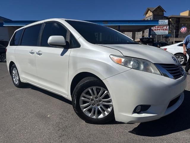 2017 Toyota Sienna XLE Premium 8 Passenger