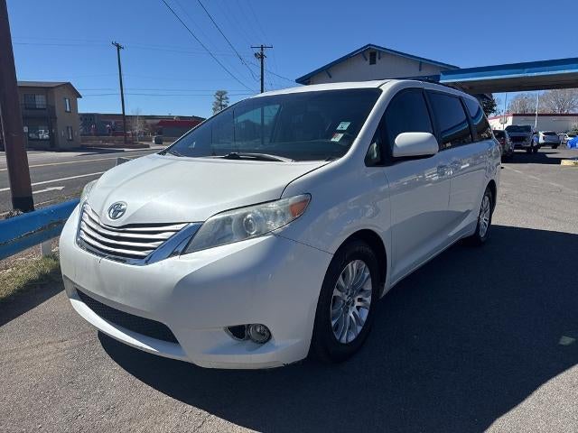2017 Toyota Sienna XLE Premium 8 Passenger