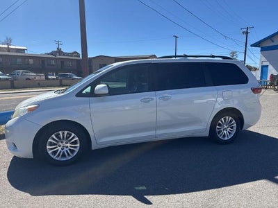 2017 Toyota Sienna XLE Premium 8 Passenger