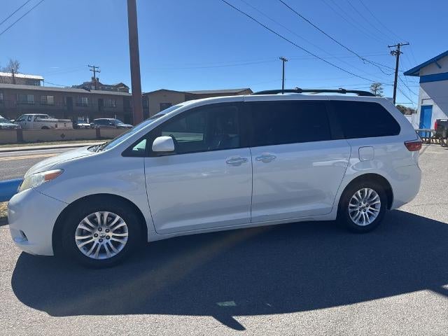 2017 Toyota Sienna XLE Premium 8 Passenger