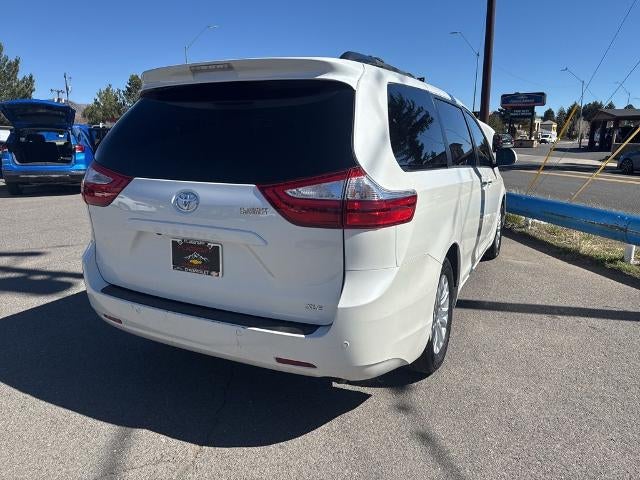 2017 Toyota Sienna XLE Premium 8 Passenger