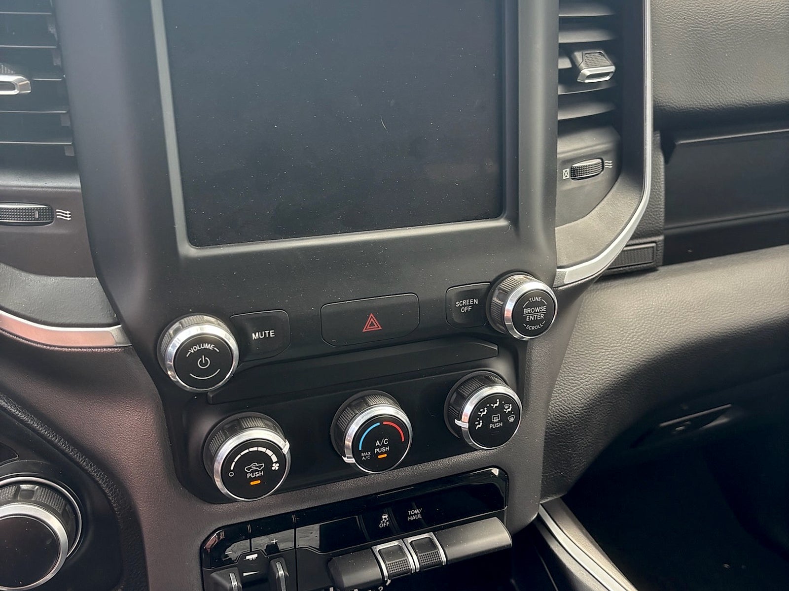 2022 RAM 1500 Big Horn Crew Cab 4x4 5'7" Box