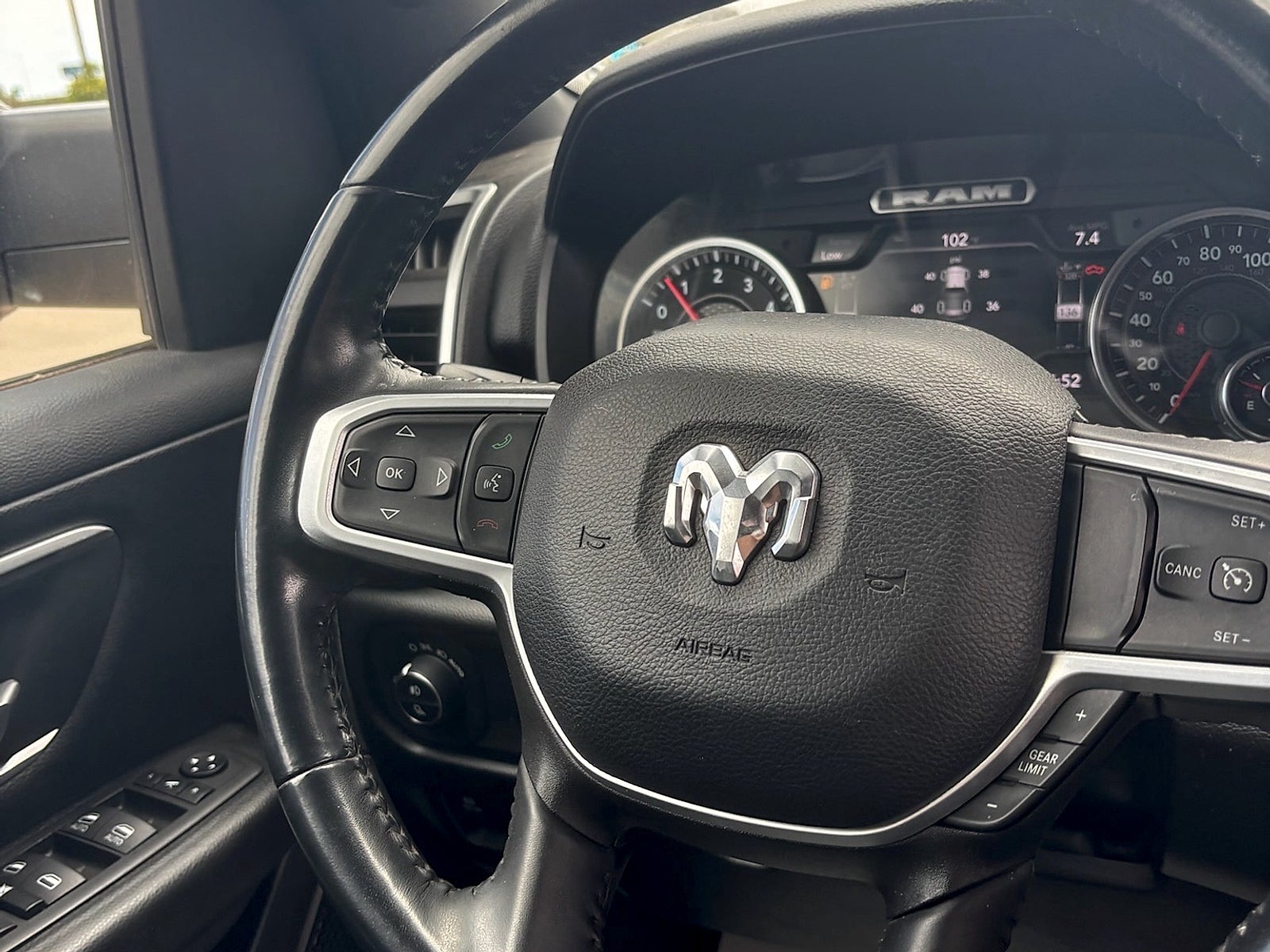 2022 RAM 1500 Big Horn Crew Cab 4x4 5'7" Box