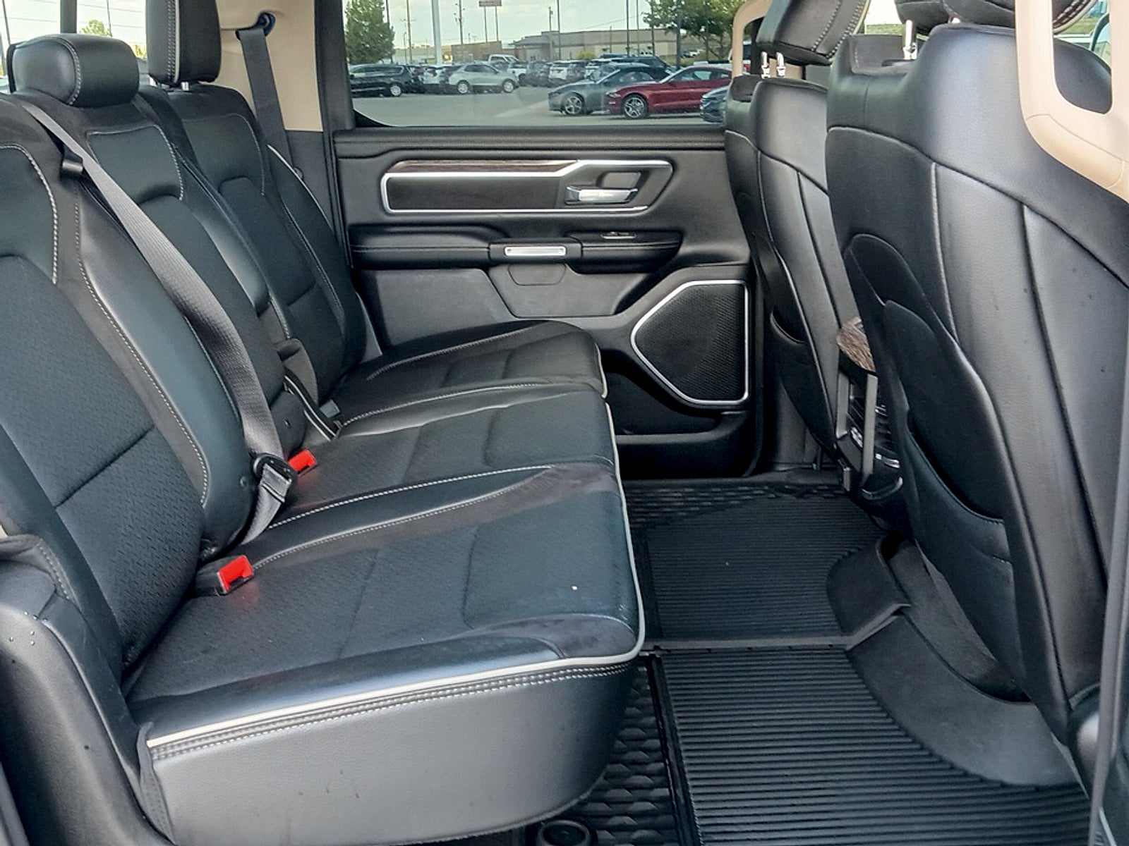 2020 RAM 1500 Laramie Crew Cab 4x4 6'4" Box