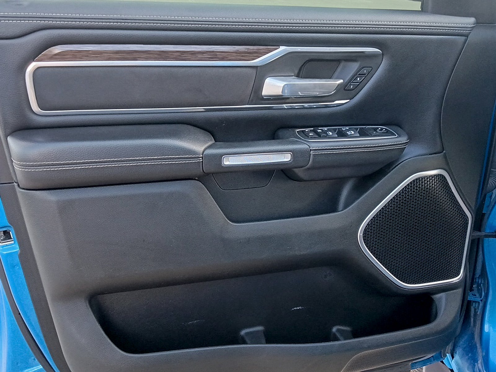2020 RAM 1500 Laramie Crew Cab 4x4 6'4" Box
