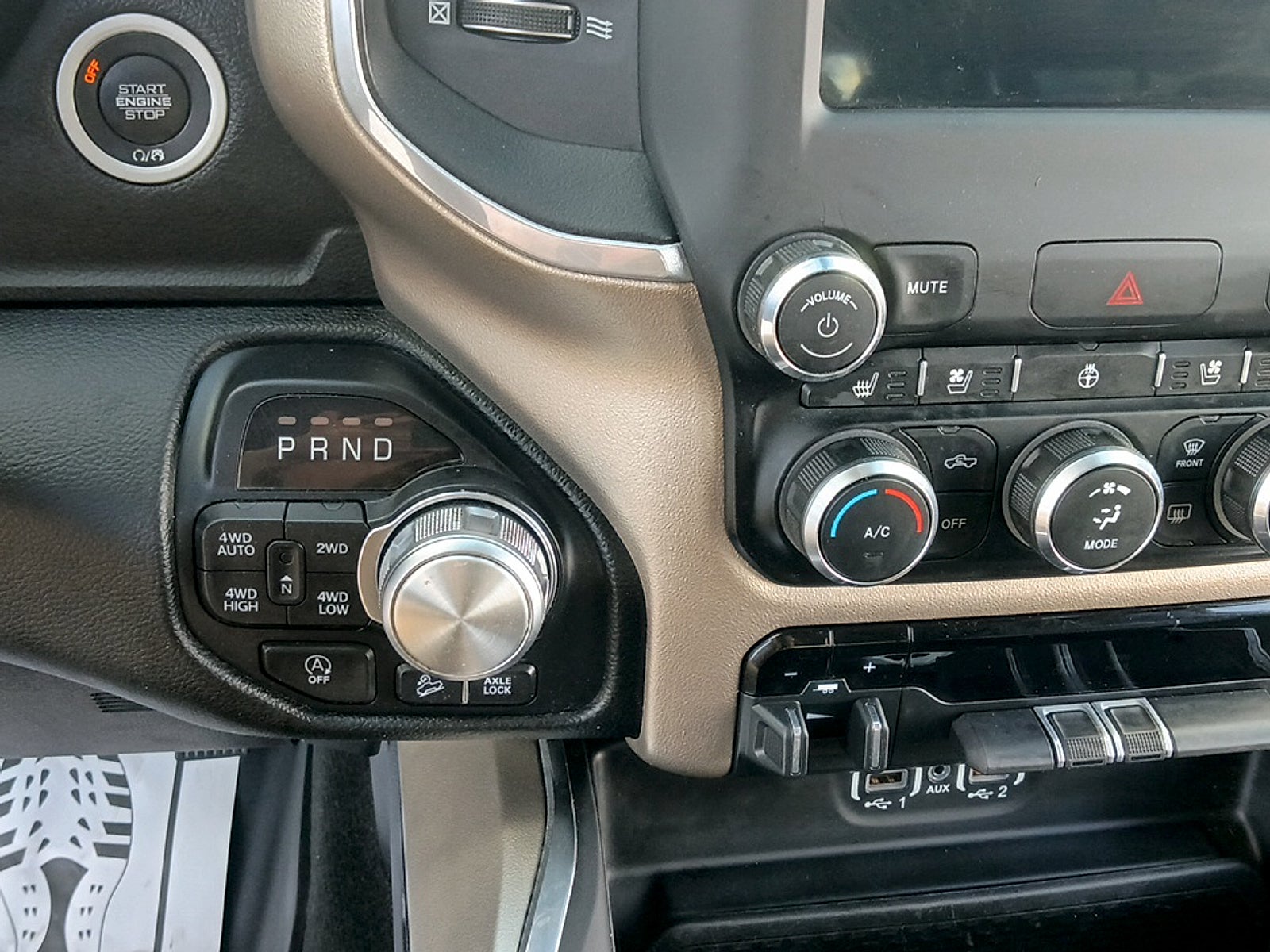2020 RAM 1500 Laramie Crew Cab 4x4 6'4" Box