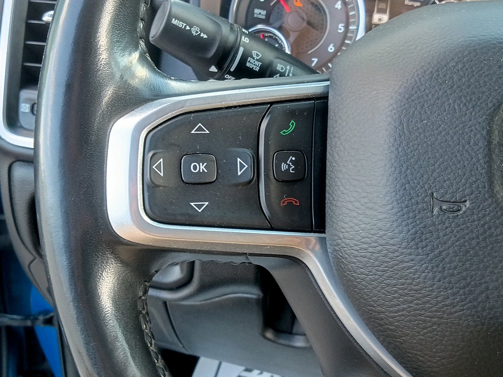 2020 RAM 1500 Laramie Crew Cab 4x4 6'4" Box