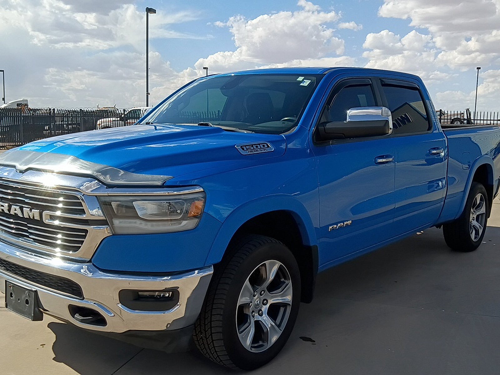 2020 RAM 1500 Laramie Crew Cab 4x4 6'4" Box