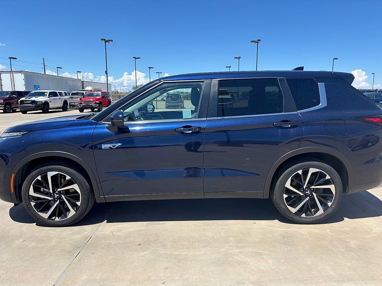 2024 Mitsubishi Outlander Plug-In Hybrid SE